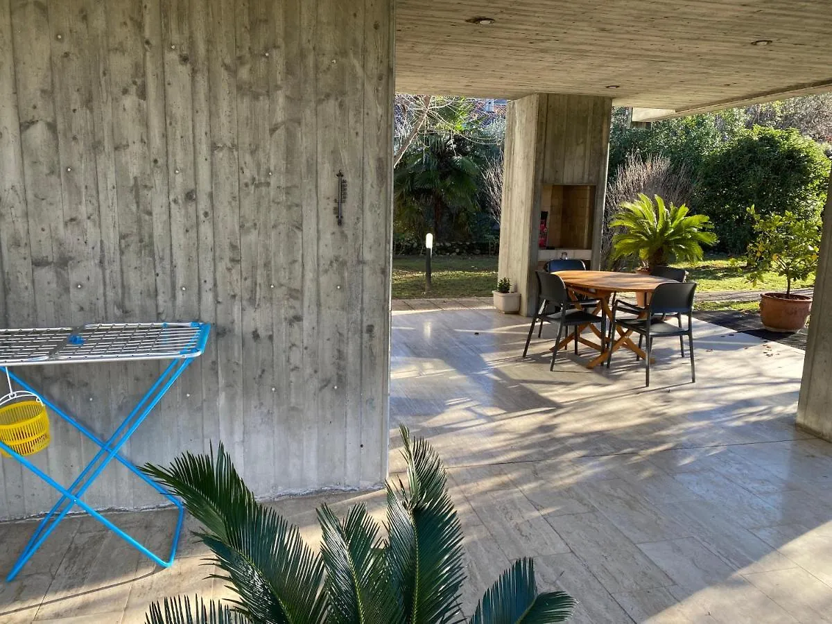 Holiday Home Punta D'Oro With Garden, Parking Place And Lake Access At 300 M イゼーオ アパート